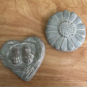 Isabel Bloom lot of 2 flat accent pieces